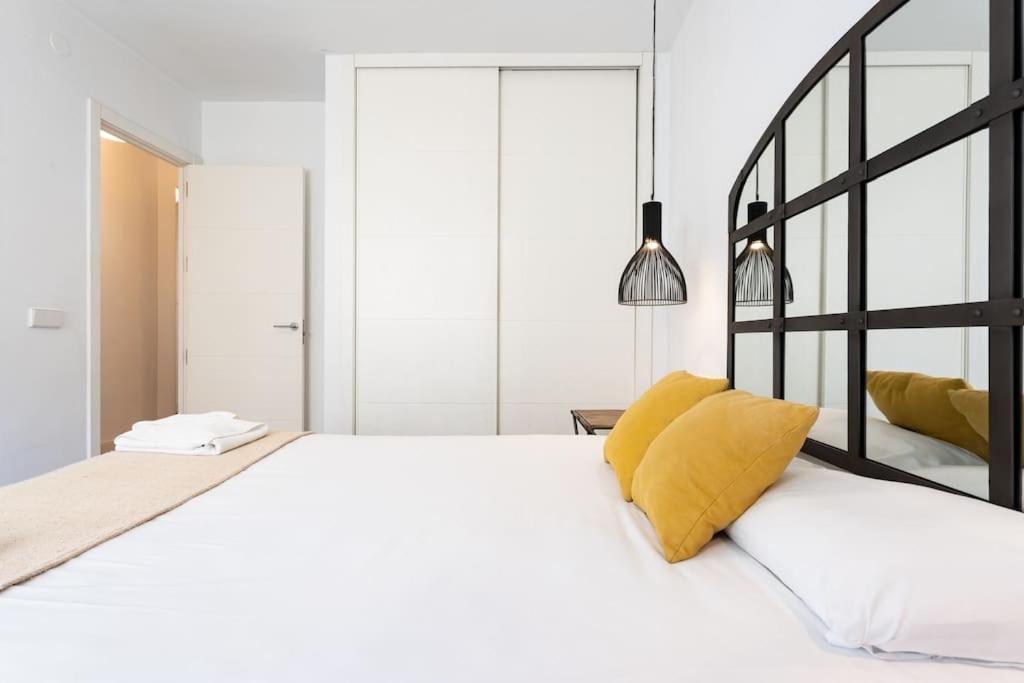 Super Central Malaga Flat With Terrace And Free Parking Экстерьер фото